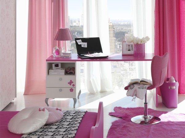 غرف بنات باللون الوردي Room-for-barbie-princess-gloss-2