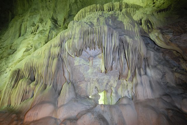 Το μυθικό «Σπήλαιο των Λιμνών» στα Κάστρια Αχαίας Spilaio-ahaia-9
