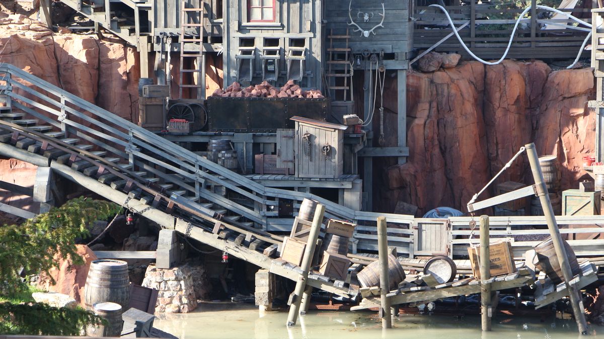 Big Thunder Mountain - Réhabilitation [Frontierland - 2015-2016] - Page 16 IMG_3801