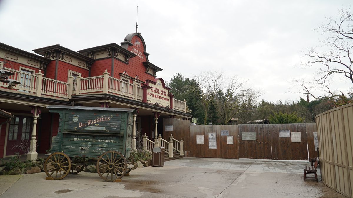 Phantom Manor - Réhabilitation [Frontierland - 2017-2019] - Page 28 DSC07370