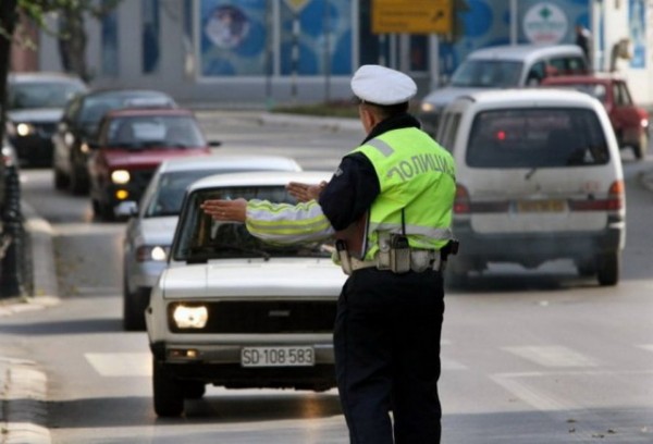 Prerušeni policajac uhvatio 6 saobraćajnih policajaca koji su primali mito 6