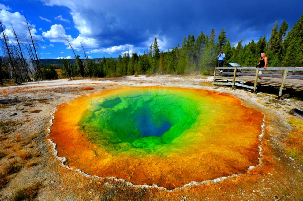 yellowstone tour Yellowstone-glory-pool