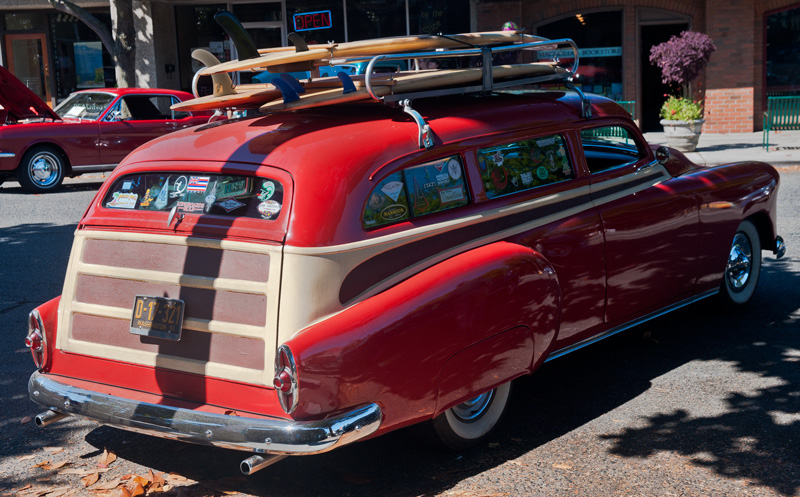 Hot Rods, surf & beach.. 51-Surfers-Car1