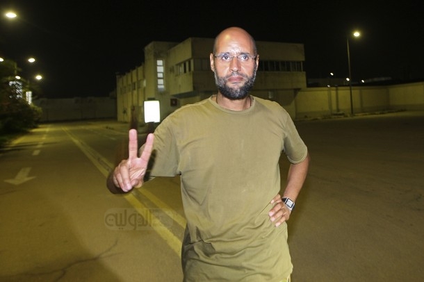 افخروا يا انصار القذافي ... ولكن لا تتقهقروا ..!! Saif-al-Islam1