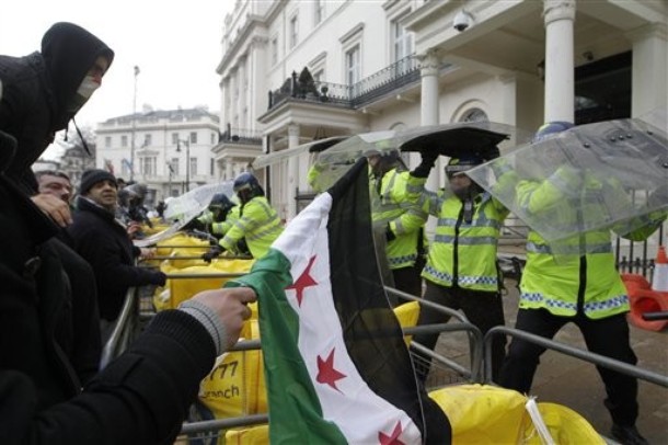 سفارة سوريا في لندن تتهمُ الجزيرة و العربية Syrian-Embassy-in-London