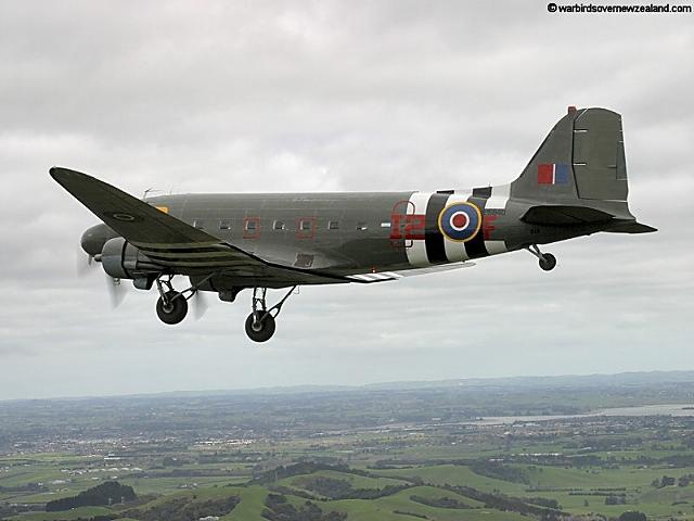 DOUGLAS DC3 Nzair5