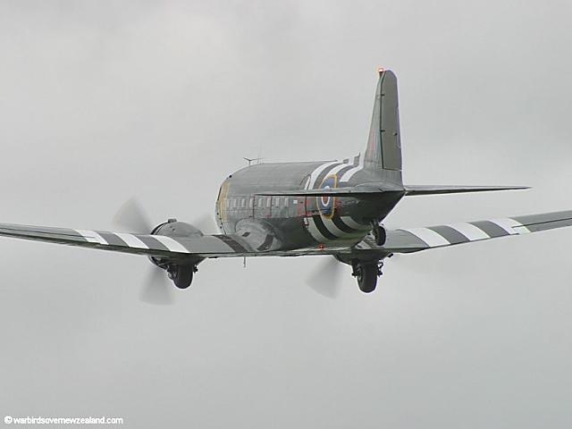 DOUGLAS DC3 Nzair6