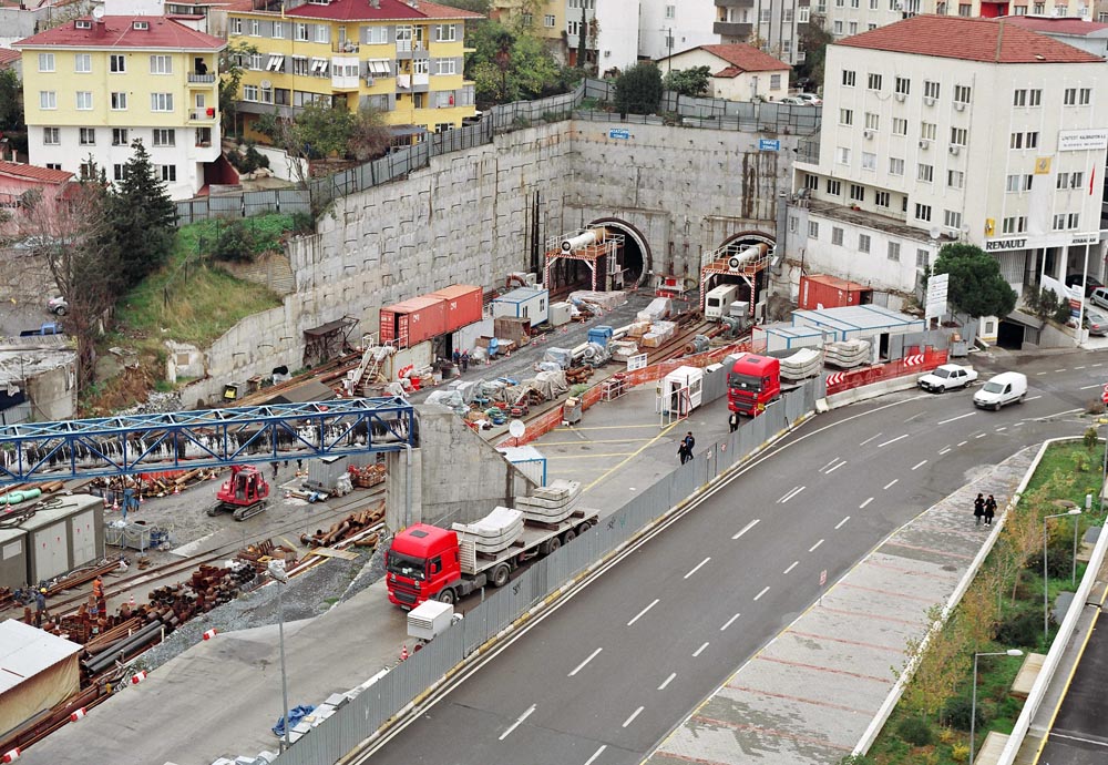 صور مشروع نفق القطار الذي يربط بين شطري استانبول Istanbul%2014