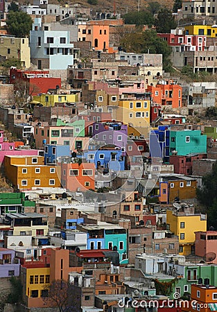 مدينة الألوان Colorful-houses-in-guanajuato-thumb9838139
