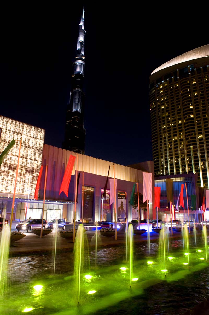 ( موضوع حصري ) لإضخم مول في العالم ( دبي مول ) >>> مولي المفضل ^^  - صفحة 2 The-Dubai-Mall-Grand-Drive