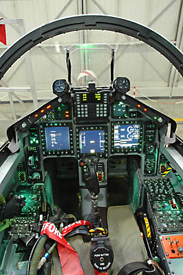 ابرز صفقات الجزائرية من إيطاليا القادمة M346A1277-Front%20Cockpit