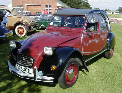 les belles mecaniques - Page 2 Citroen_2CV6_82_Charleston