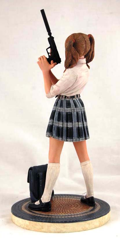 [Dynamic Forces] Kick-Ass: Hit-Girl School Girl Statue DF-HitGirlStatue-03