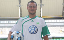 صور اللاعب الوسيم كريم زياني Ziani_a_wolfsburg_0707009