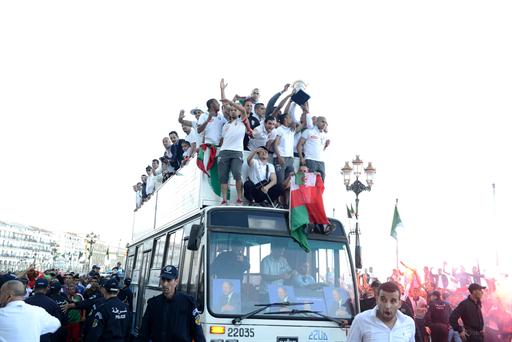 Mca alger : كاس الجمهورية ستجوب العاصمة هذا الخميس فكونو في الموعد  Photo_coupe_algerie_03052014_009