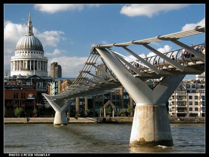 تقرير شامل عن مدينة الضباب لندن England_London_MillenniumBridge