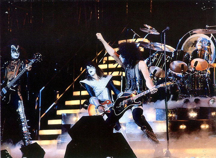 1977.... Kiss%20Stage1