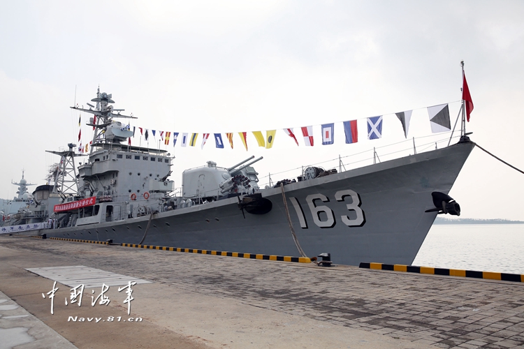 Type 051 - Page 2 2016-09-10-Le-destroyer-163-Nanchang-retir%C3%A9-du-service-02