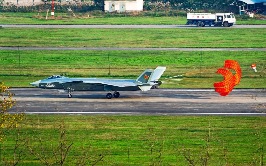 [Aviation] J-20 - Page 18 2016-09-21-Quelques-rumeurs-sur-la-production-du-J-20-14-1024x641