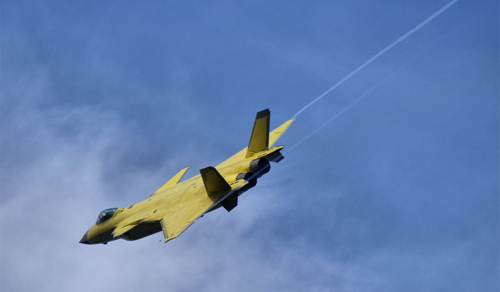 [Aviation] J-20 - Page 18 2016-09-29-J-20-la-danse-des-trois-canards-11-1024x598