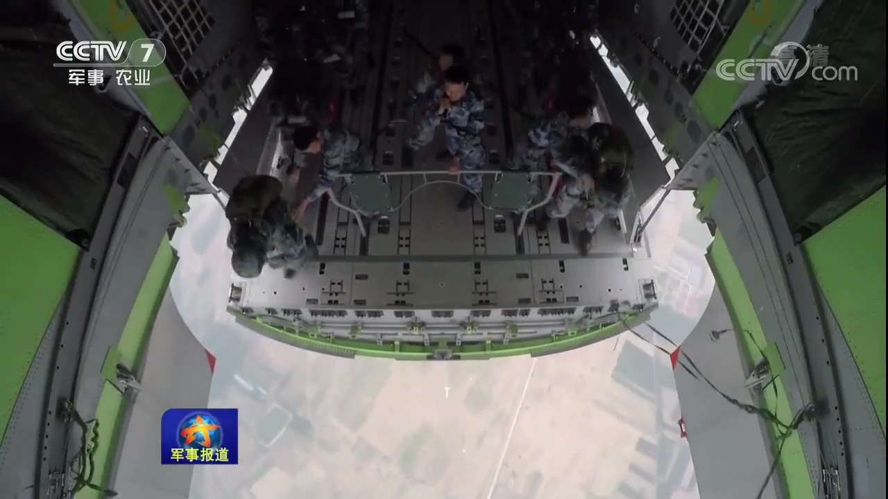 Tests de parachutage pour le Y-20 chinois . 2018-05-10-Tests-de-parachutage-pour-le-Y-20-chinois-17