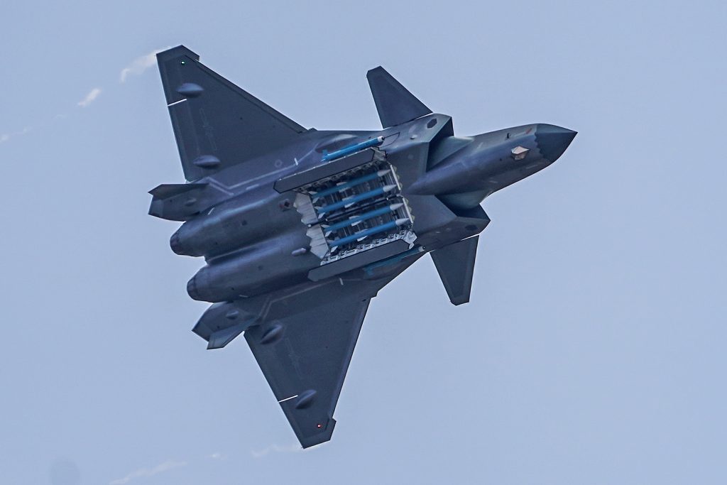 [Aviation] J-20 - Page 22 2019-01-08-J-20-chasseur-Next-Gen-Interview-ing%C3%A9nieur-en-chef-AVIC-Chengdu-06-1024x683