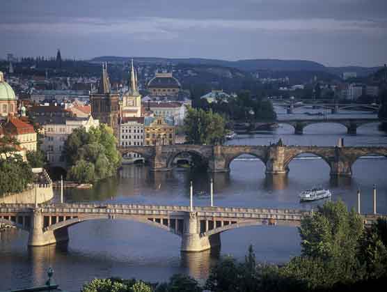 10 สุดยอดสถานที่โรแมนติกที่สุดในโลก....(ซ้ำขออภัย) Prague-bridges