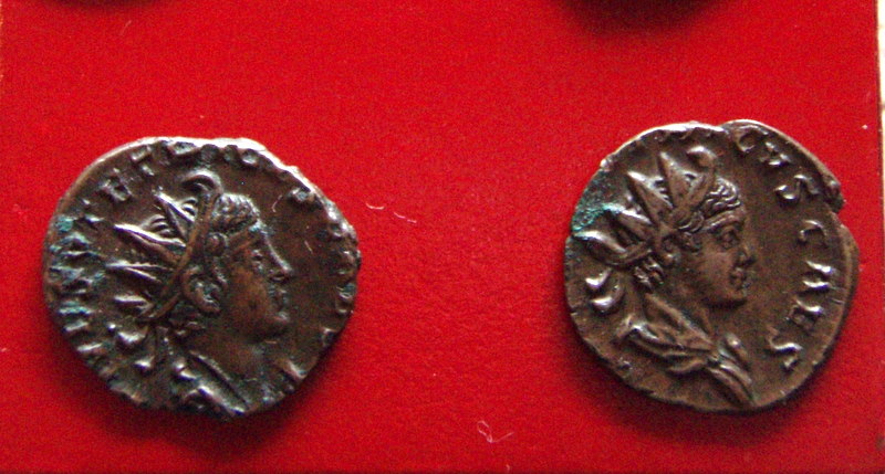 4 petits bronzes Tétricus Monnaies%20093