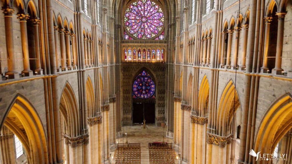 TABLEAUX DES INSTITUTIONS ET DES MOEURS DE L`ÉGLISE AU MOYEN-ÂGE - Frederic Hurter – traduit de l`allemand  Cathedrale-reims-interieur-drone_01-1024x576