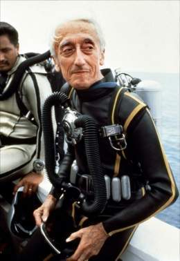 Imágenes que nos recuerdan nuestra infancia 260px-Cousteau-jacques-yves-01-g