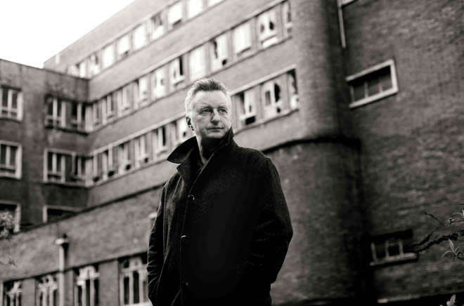 Billy Bragg también tiene unas palabras de “recuerdo” para Margaret Thatcher Billy-image-Karen-McBride-10-04-13