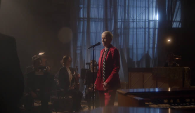 Annie Lennox versiona ‘Georgia On My Mind’ ( video ) Annie-lennox-20-10-14