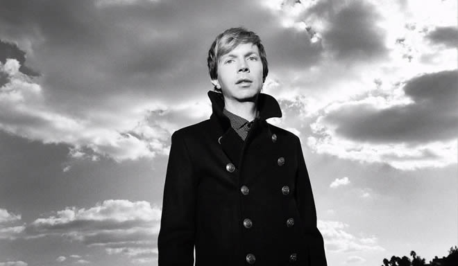 Escucha otra de las nuevas canciones de Beck, ‘Waking Light’ Beck-05-02-14