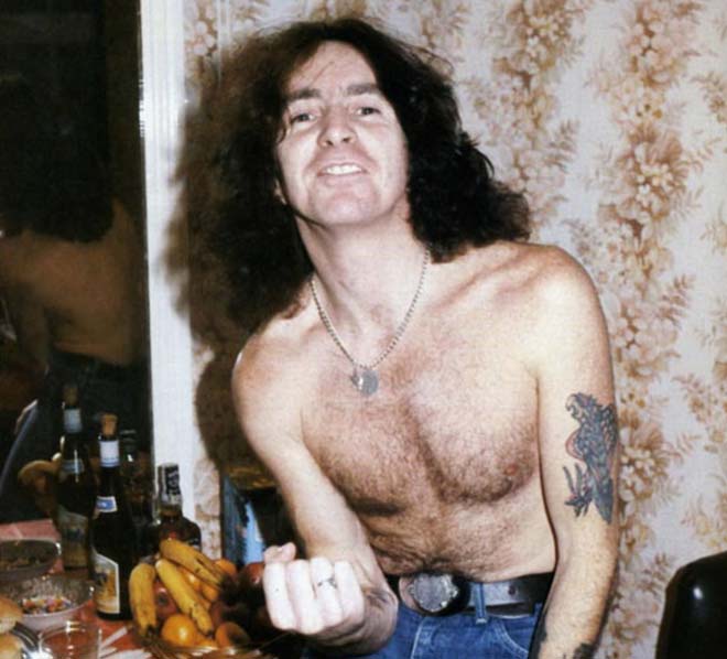 La cara oculta del rock: Las teorías conspiratorias en la muerte de Bon Scott, vocalista de AC/DC Bon-scott-21-03-13