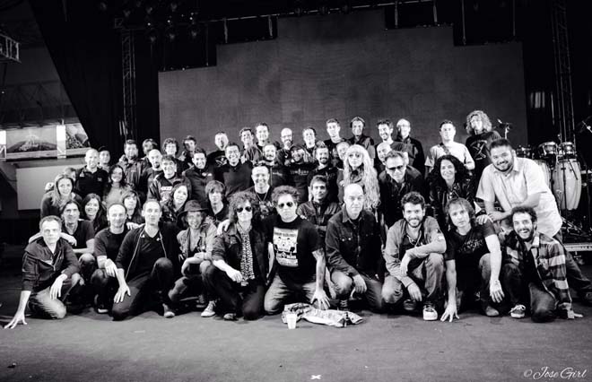 Bunbury muestra su agradecimiento a Calamaro en el final de la gira conjunta Bunbury-calamaro-09-11-14