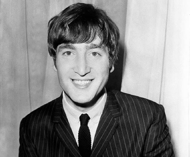 Pagan más de 4.000 euros por una corbata de John Lennon John-lennon-28-08-13