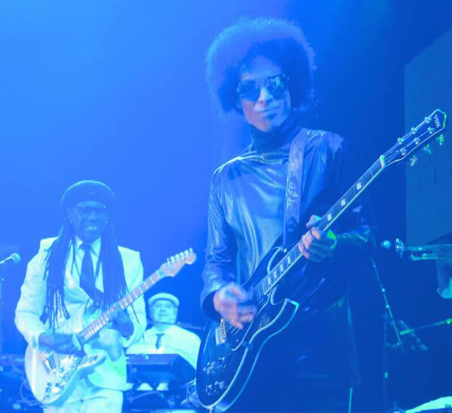 Prince y Nile Rodgers versionaron ‘Let’s dance’ de David Bowie Nile-rodgers-prince-07-07-14