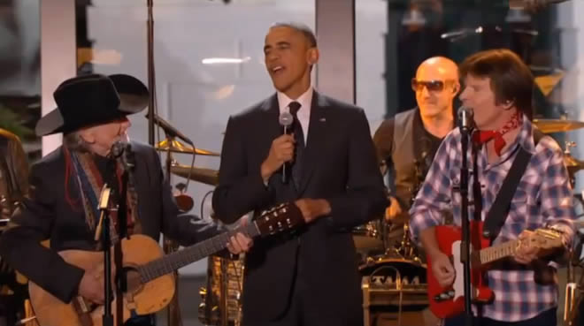 Obama cantó con Willie Nelson ‘On the Road Again’ Willie-nelson-obama-10-11-14