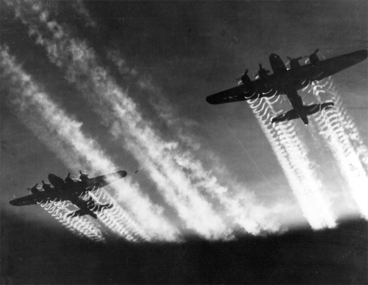 Investigación chemtrail B-17_Flying_Fortress