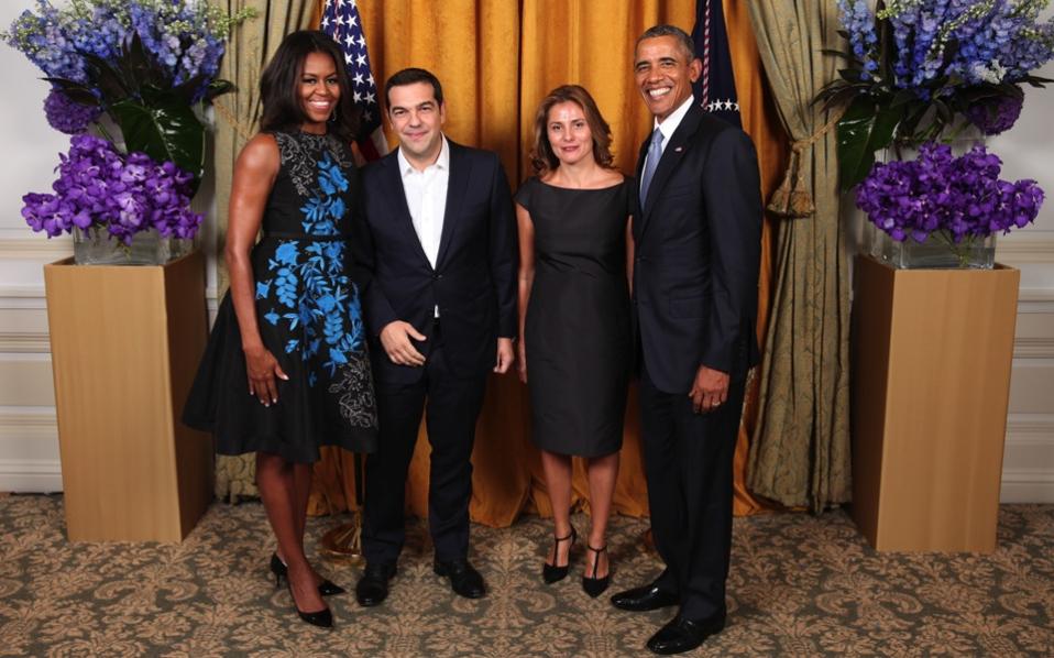 ¿Cuánto mide Alexis Tsipras? - Real height Tsipras_obama_wives_web-thumb-large