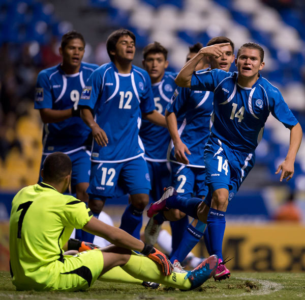 Premundial de CONCACAF: Eliminatorias Copa Mundo Turquia 2013: El Salvador 2 Curazao 1. U20-2013-ES2CU1-Mejia2