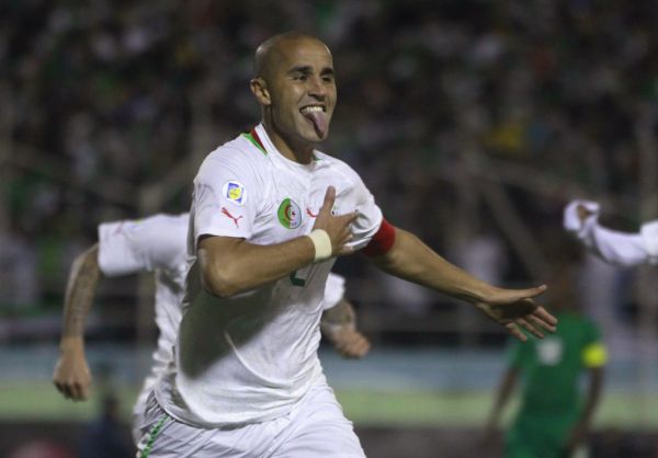 10 شخصيات جزائرية صنعت الحدث عام 2013 Madjid-bougherra-algerie-burkina-faso-11037604gtlqj