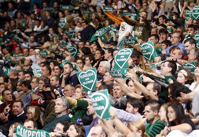 Duro comunicado de las peñas Aficion_unicaja