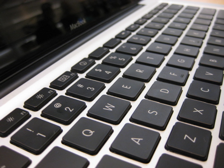 اعرف اكثر عن لوحات المفاتيح Keyboards Close-up-of-new-macbook-keyboard