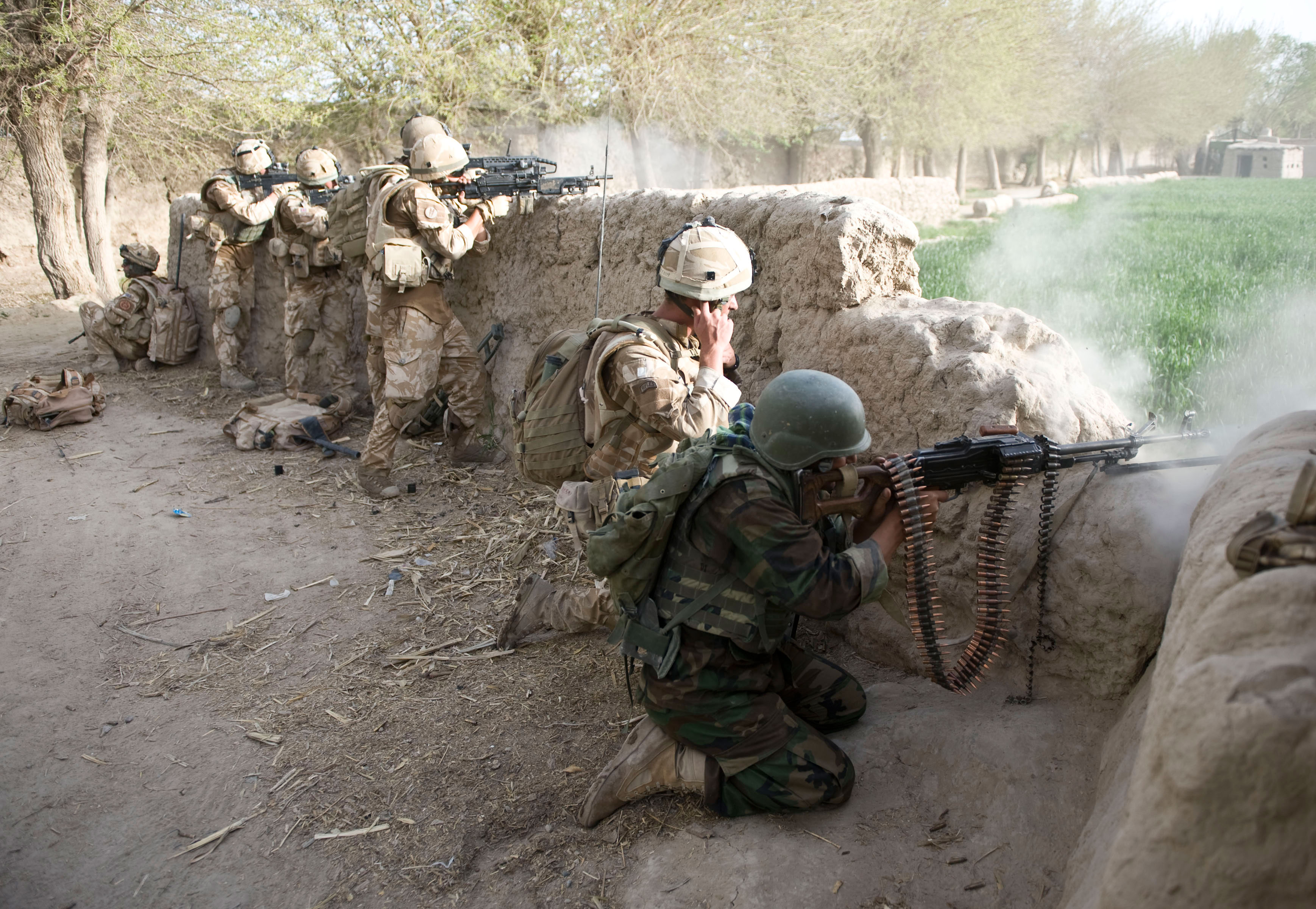 scène de combat 1-rifles-afghanistan-hr