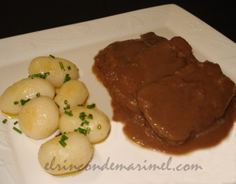 Lengua en salsa con patatas París  Lengua-en-salsa