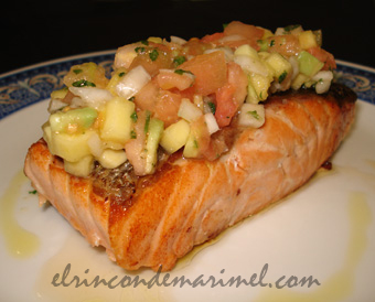 Salmón con pico de gallo de mango  Salmon-pico-de-gallo