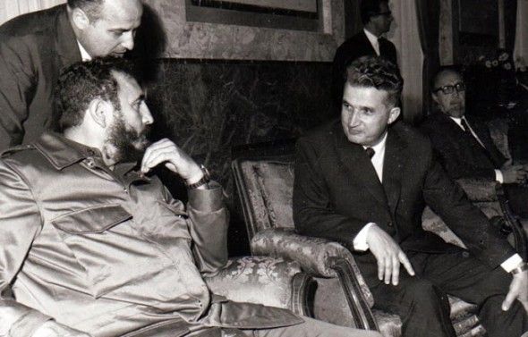 Ni los cubanos creemos en Drácula, ni a Kim Il Sung le gustaba el culto a la personalidad Castro-and-Ceaucescu-590x377