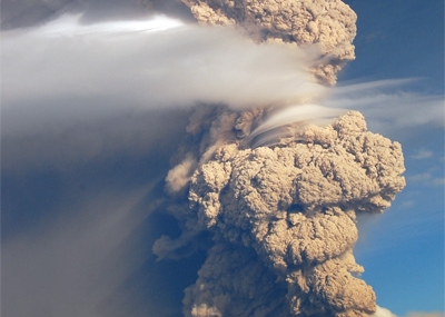 Seguimiento de volcanes en Sudamérica Columna%20humo_0