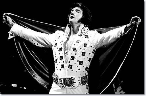 Never-before-seen Elvis photos revealed ! 1972_madison_square_garden